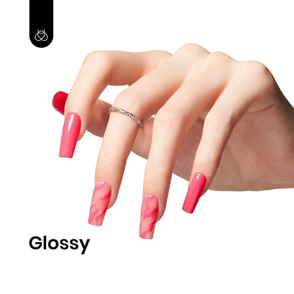 Aplicación de Esmalte Gel Rosa Beetles para manicura profesional o casera