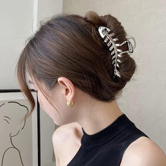 Belsita accesorio de pelo espina de pez dorado grande para looks pulidos