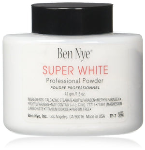 Polvo blanco para el rostro de Ben Nye en envase compacto, fijación de maquillaje.