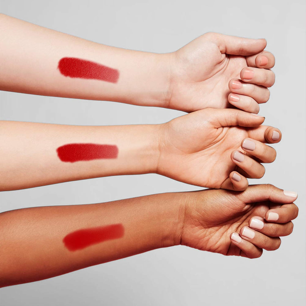 Benetint aplicacion-labios brinda color duradero y comodo.