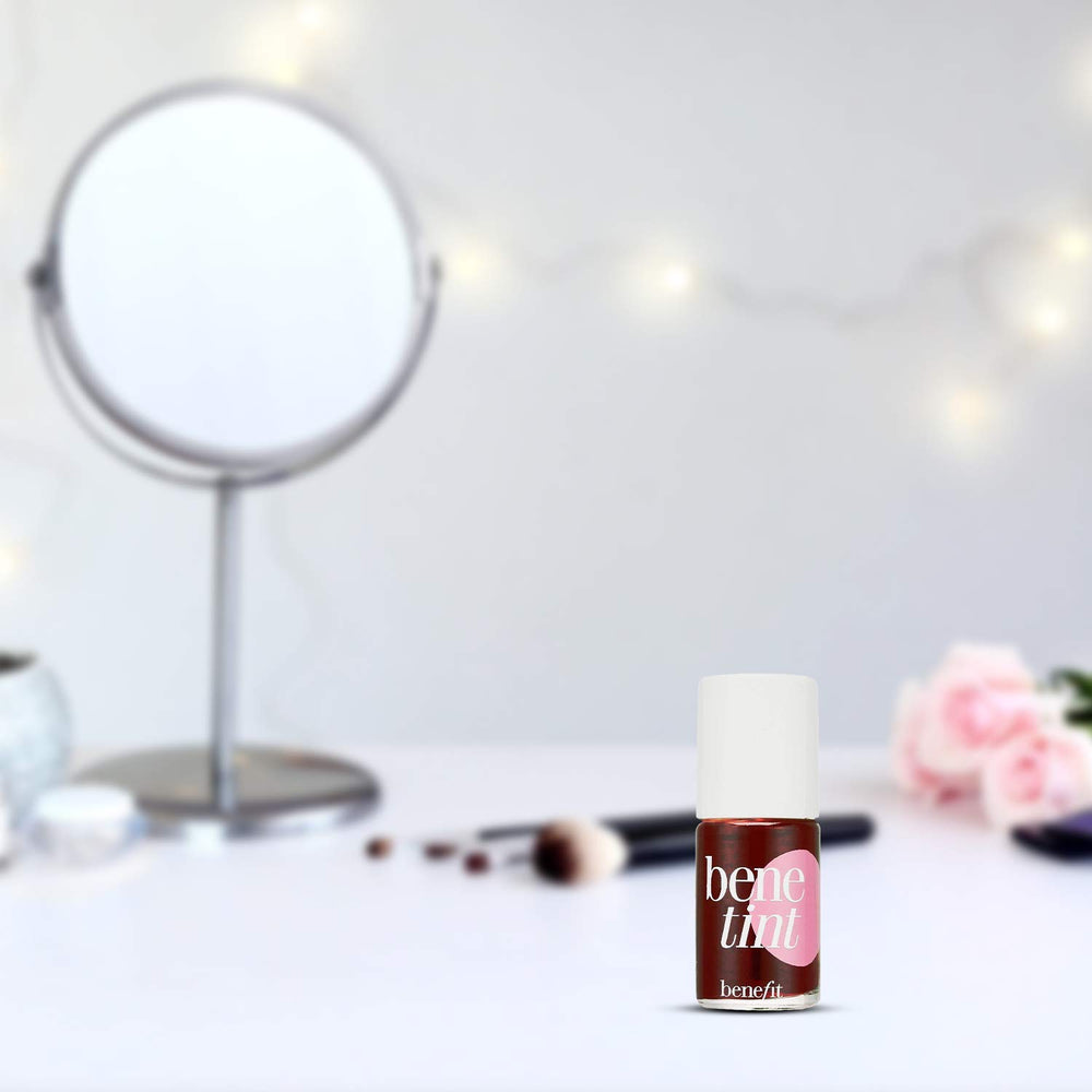 Benetint tono-rosado aporta look fresco para dia.