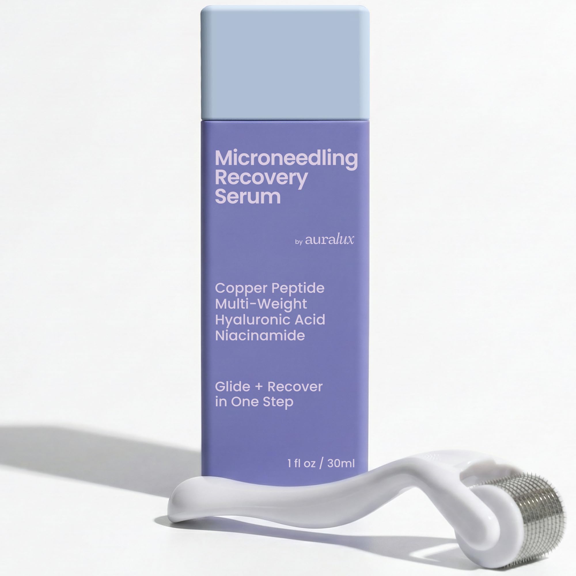 Berkland Auralux Serum: frasco y deslizamiento suave para la sesión de microagujas.