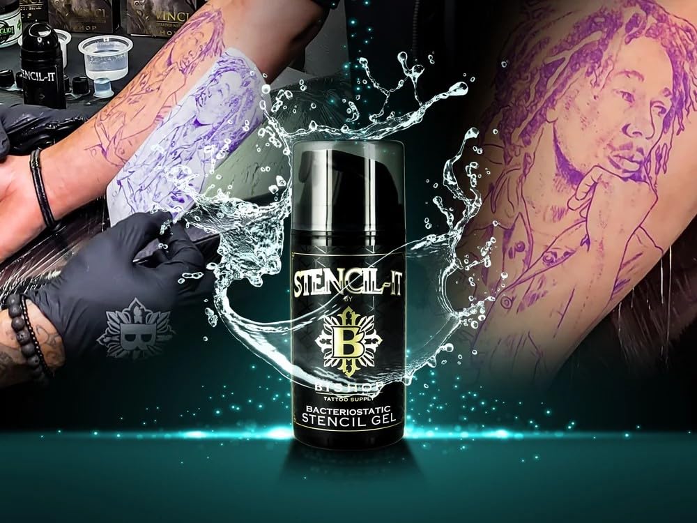 Aplicación uniforme de Stencil-It Gel para plantillas, ideal durante la preparación del tatuaje.