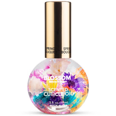 Blossom Cuticle Oil con flores reales para nutrir cutículas.