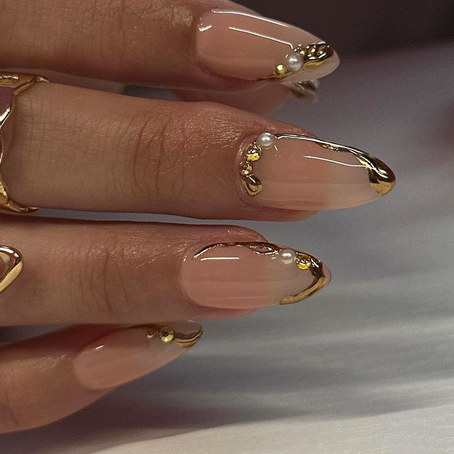 Blruyci Uñas se adaptan a curvas para un aspecto natural.