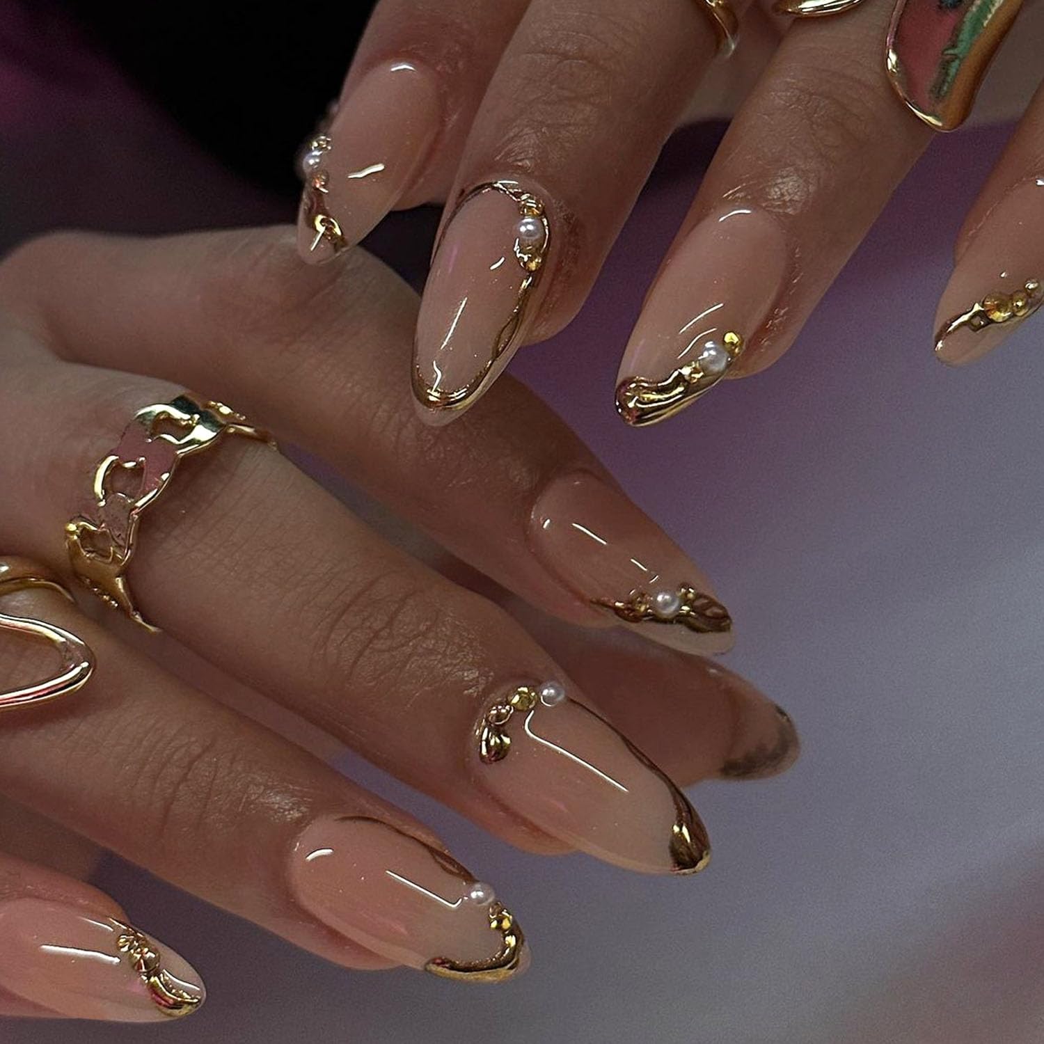 Blruyci Uñas Almendra Frances Dorado con Perlas, estilo elegante para fiestas.