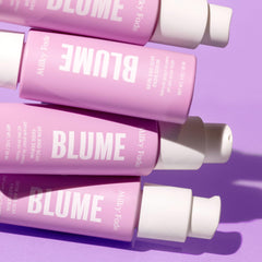 Blume Milky Fade serum, aplicación manual para absorción rápida.