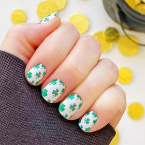 BMKKOT uñas cortas para San Patricio, estilo cuadrado verde con trébol