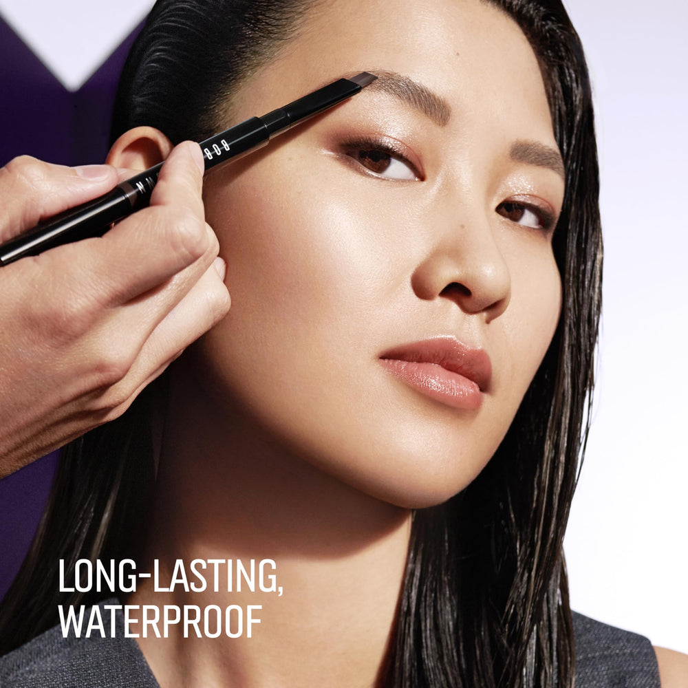 Bobbi Brown Punta Inclinada para trazos precisos y definición natural.