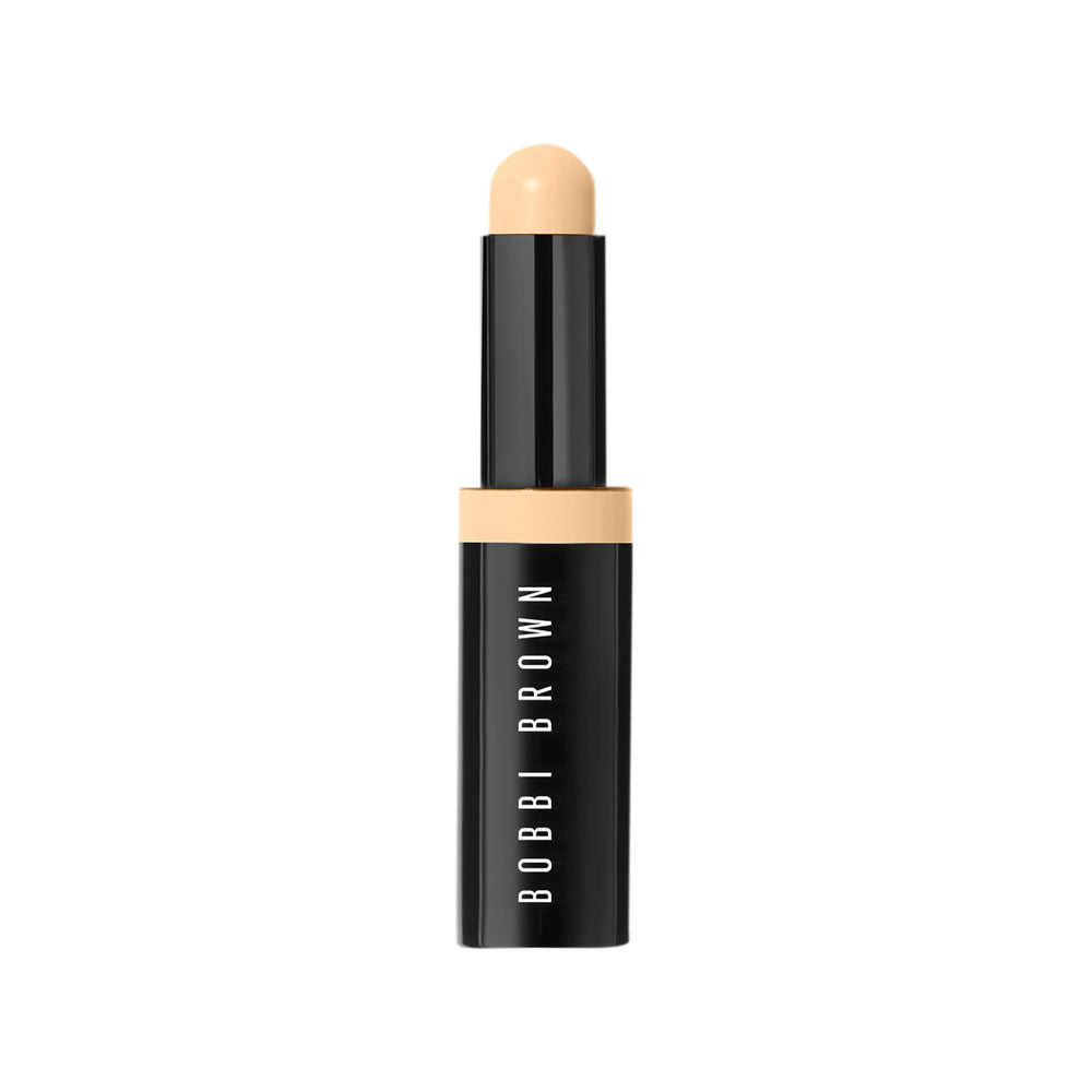 Bobbi Brown Corrector en Barra: aplicación suave disimula ojeras para un aspecto fresco.