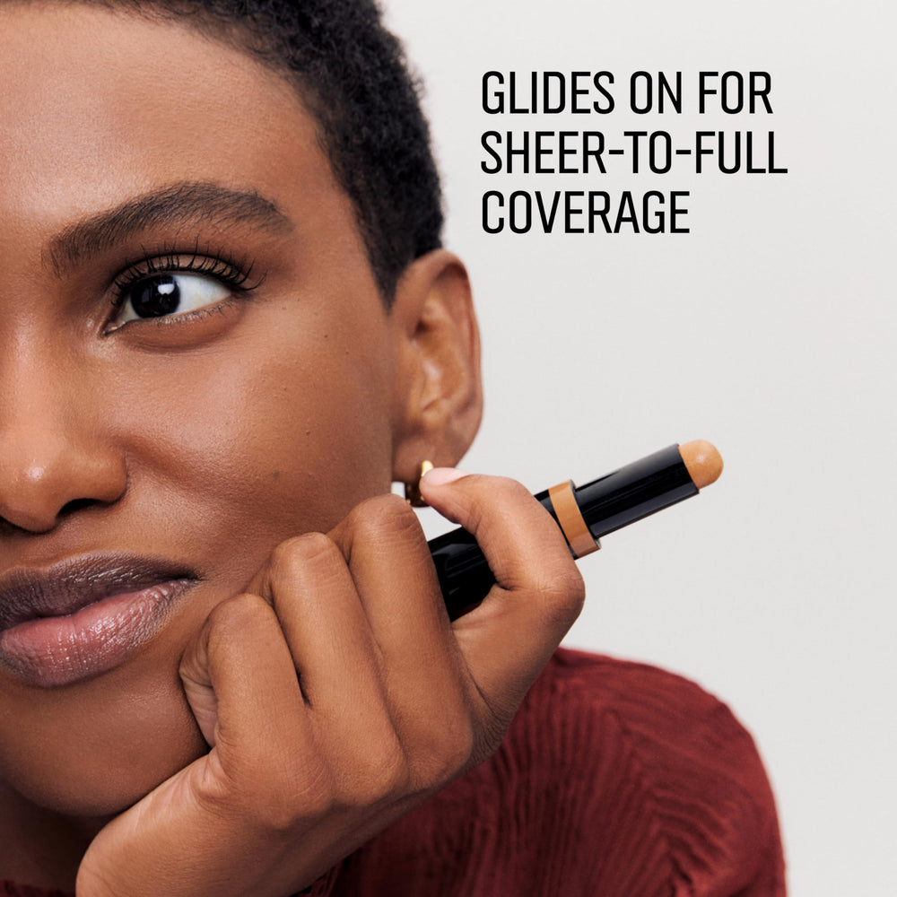 Bobbi Brown Corrector en Barra hidrata la piel al aplicar.