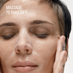 Bobbi Brown Soothing Cleansing Oil: masaje facial suave para eliminar impurezas sin grasa.
