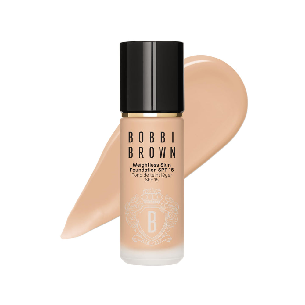 Bobbi Brown Weightless Skin Foundation frasco cercano muestra hidratación y aspecto natural.
