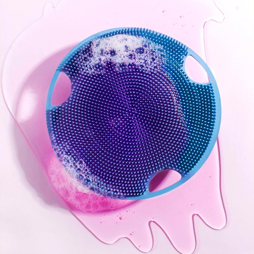 Boie USA Flat Body Scrubber rosa, ideal para viajes y gimnasio.