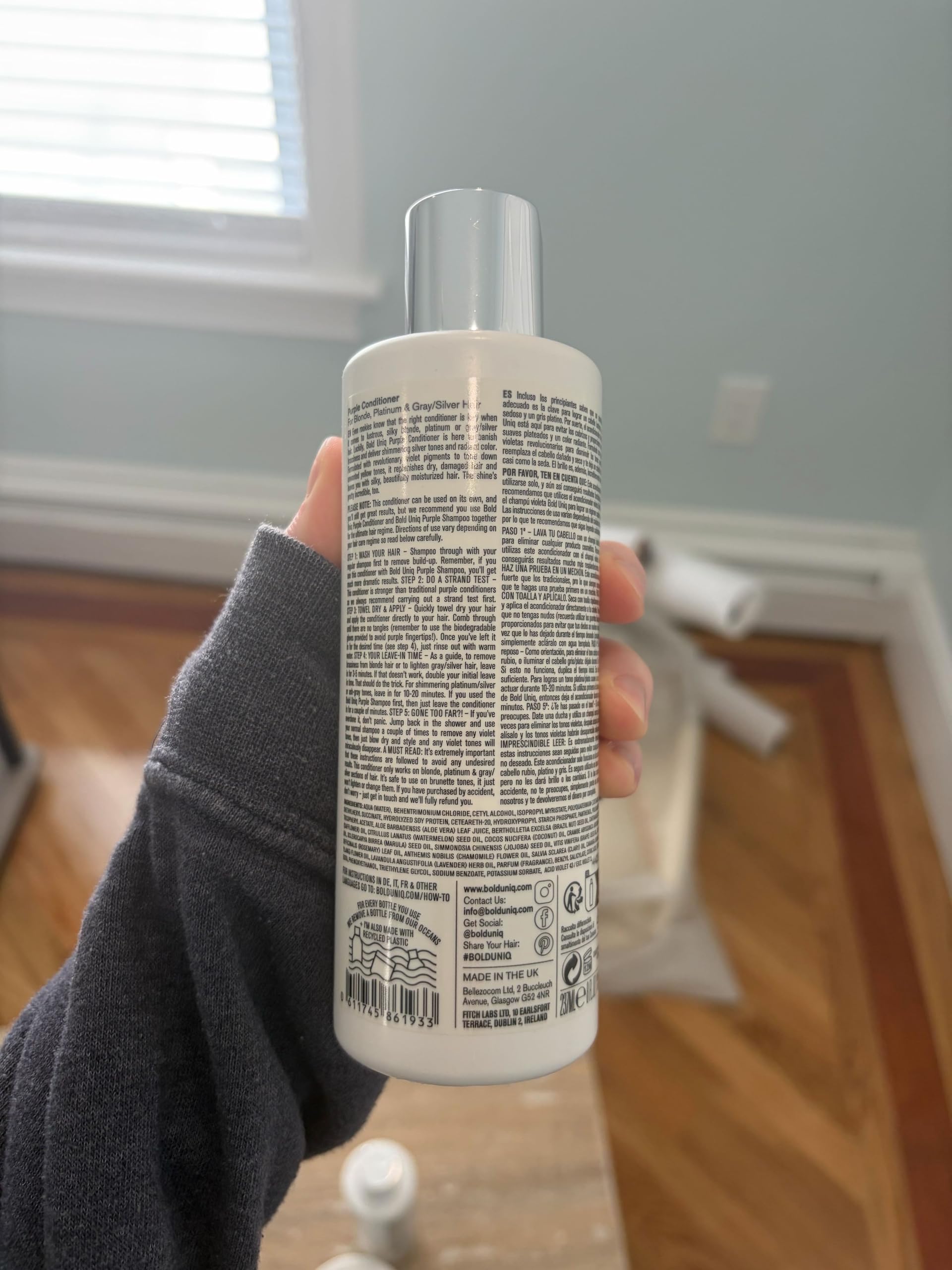 Empaque regalo elegante de BOLD UNIQ para belleza rubia