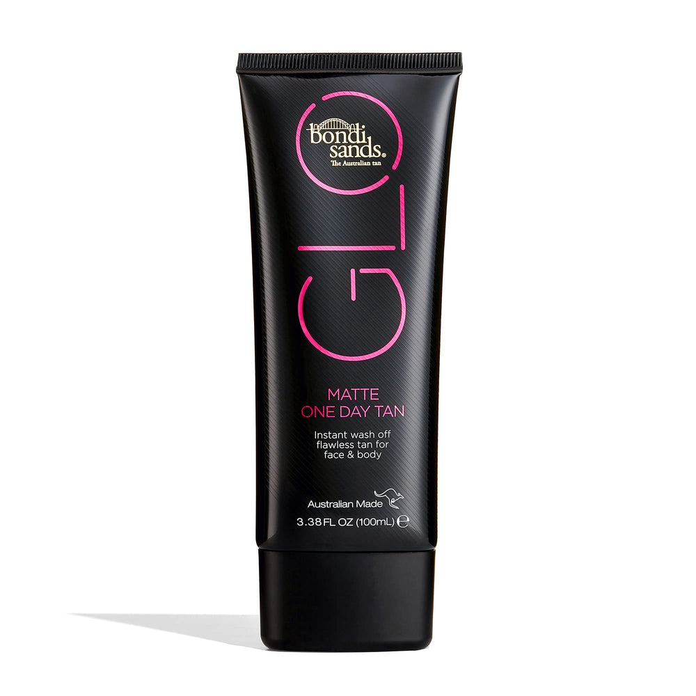 Bondi Sands GLO Matte One Day Tan aplicándose con guante para un bronceado inmediato