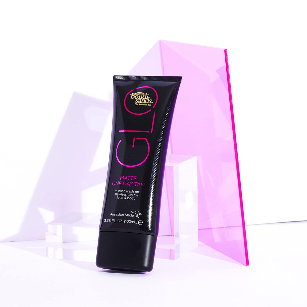 Bondi Sands GLO Matte One Day Tan removible con paño para limpieza suave