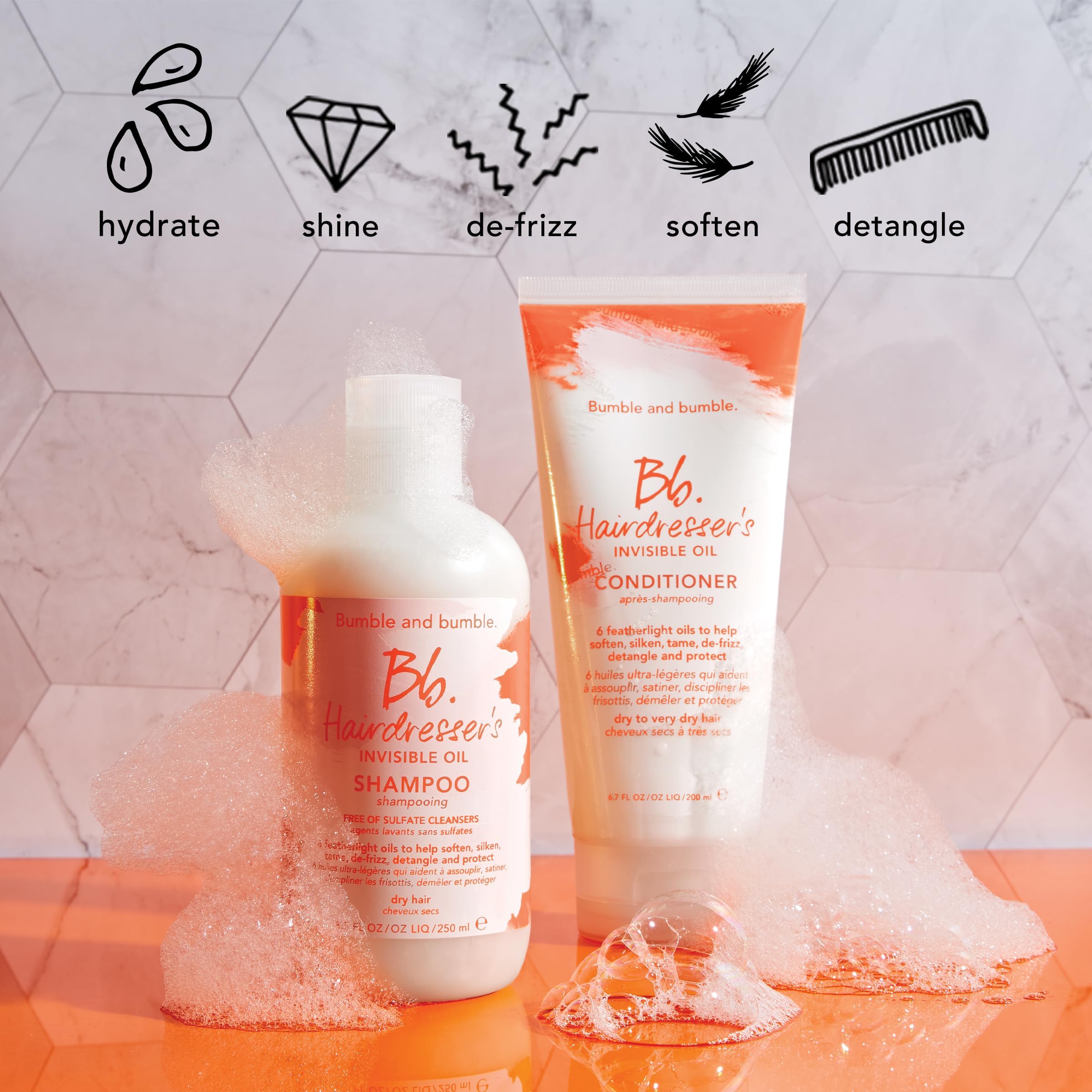 Textura ultraligera del acondicionador, sin peso para cabello liso y con frizz.