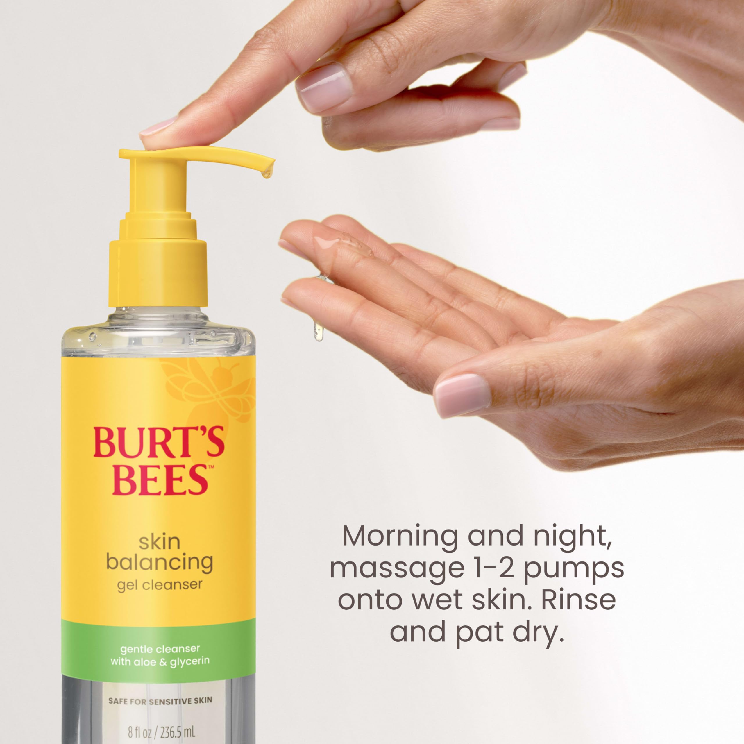 Textura gel de Burt's Bees que genera espuma suave para uso diario.