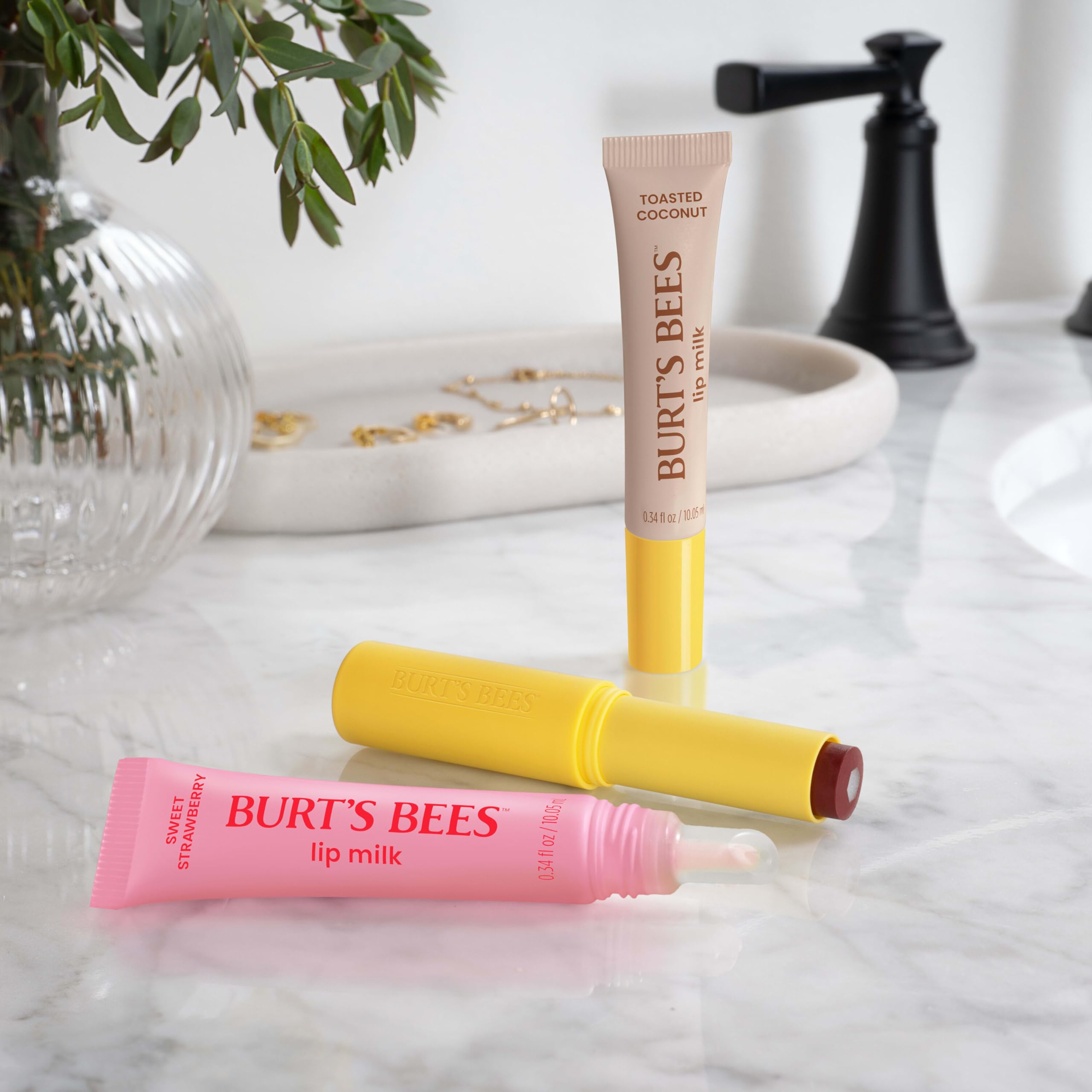Uso Lip Milk Toasted Coconut como primer labial para intensificar color.