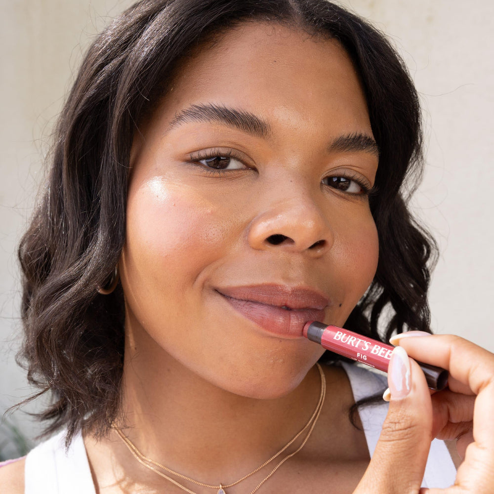Lip Shimmer Watermelon brinda hidratación instantánea a los labios