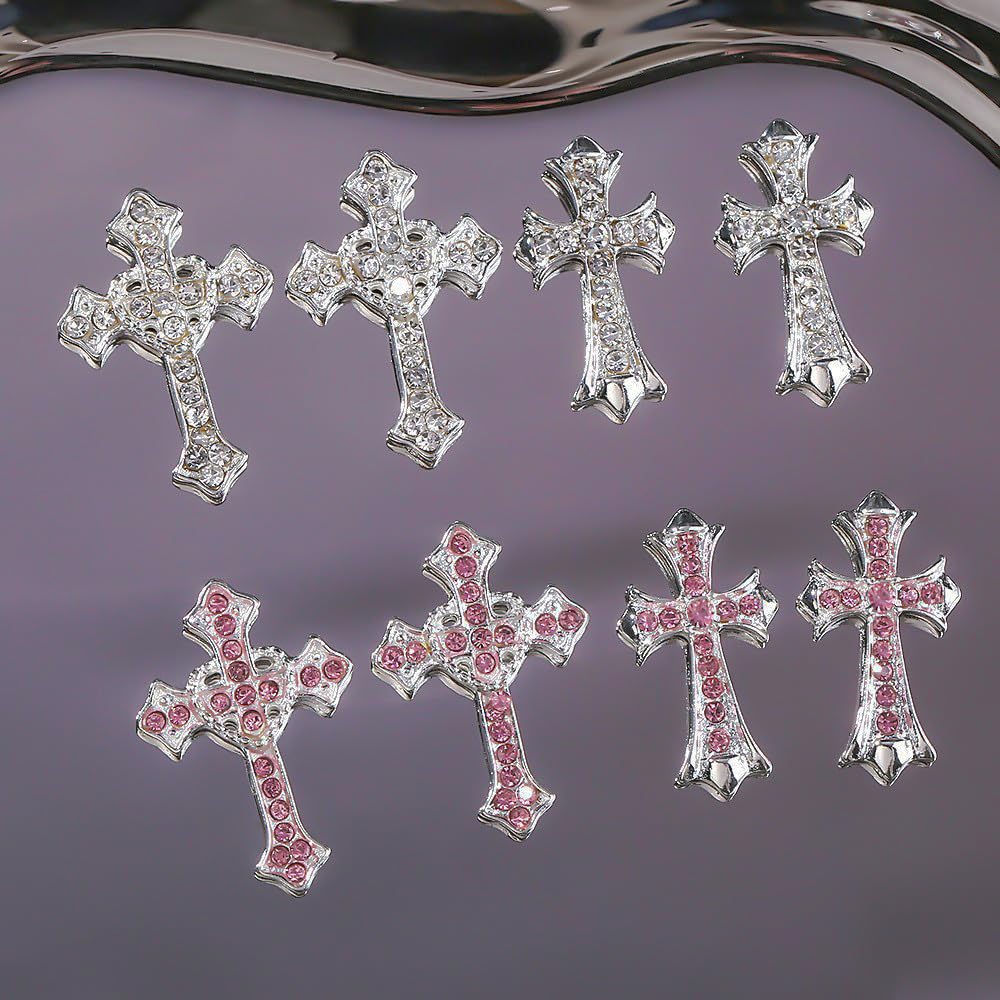 Diseño de manicura cruz vintage en plata para estilo clásico.