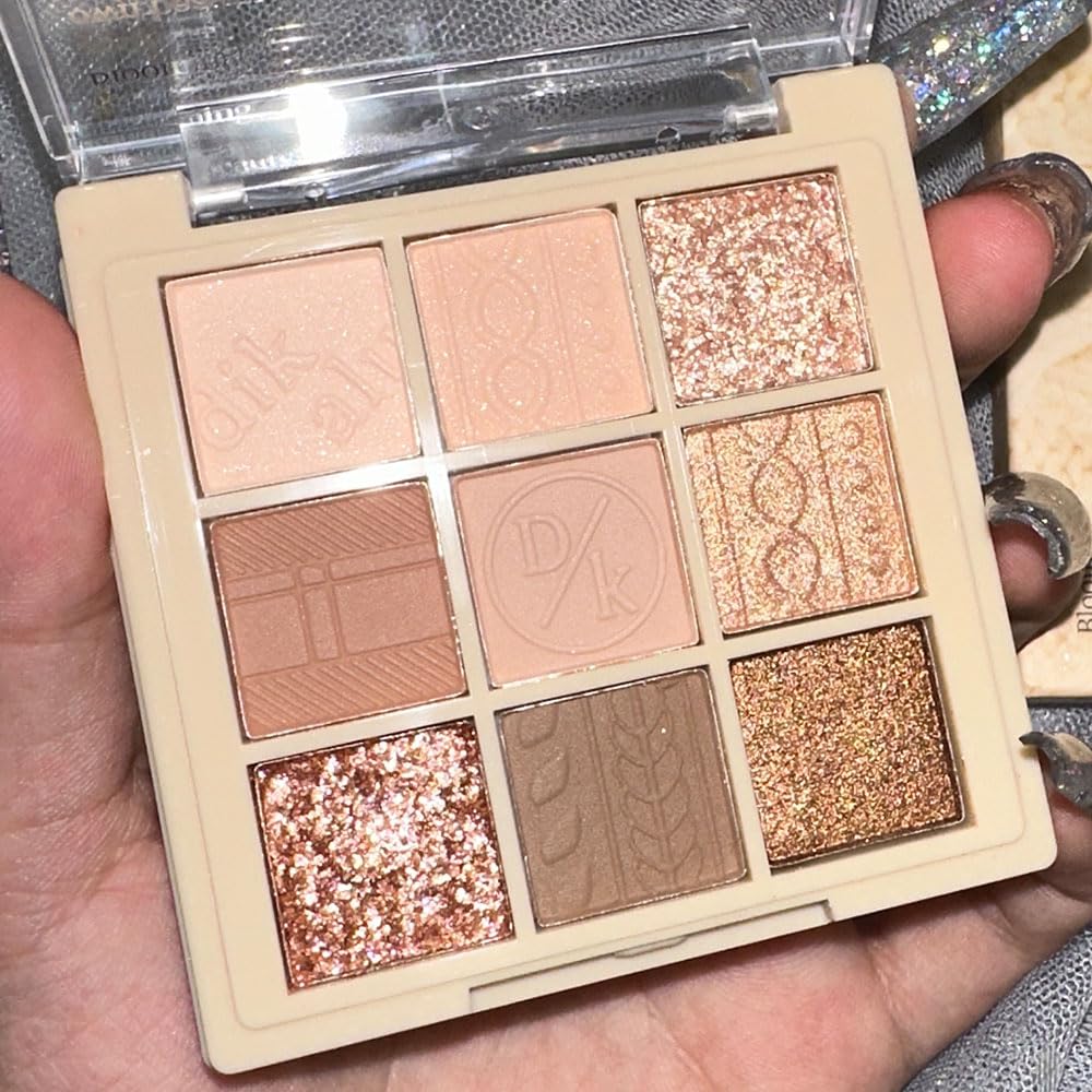 CAKAILA Paleta neutras con contraste marcado para look definido