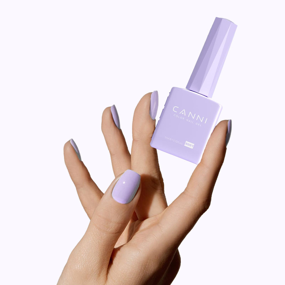 Duración de 30 días con CANNI gel púrpura en uñas