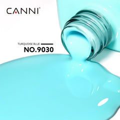 Aplicación suave del gel azul pastel de CANNI para uñas lisas.