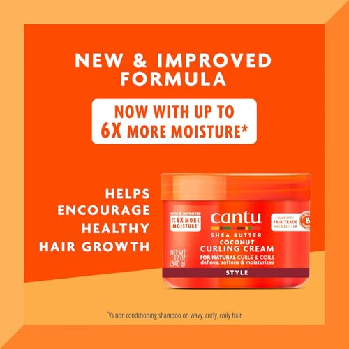 Aplicación suave de Cantu para rizos, manos distribuyen crema sin esfuerzo