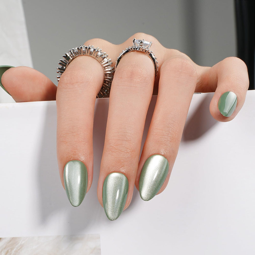 Canvalite uñas postizas con efecto cat-eye en almendra para un look de salón
