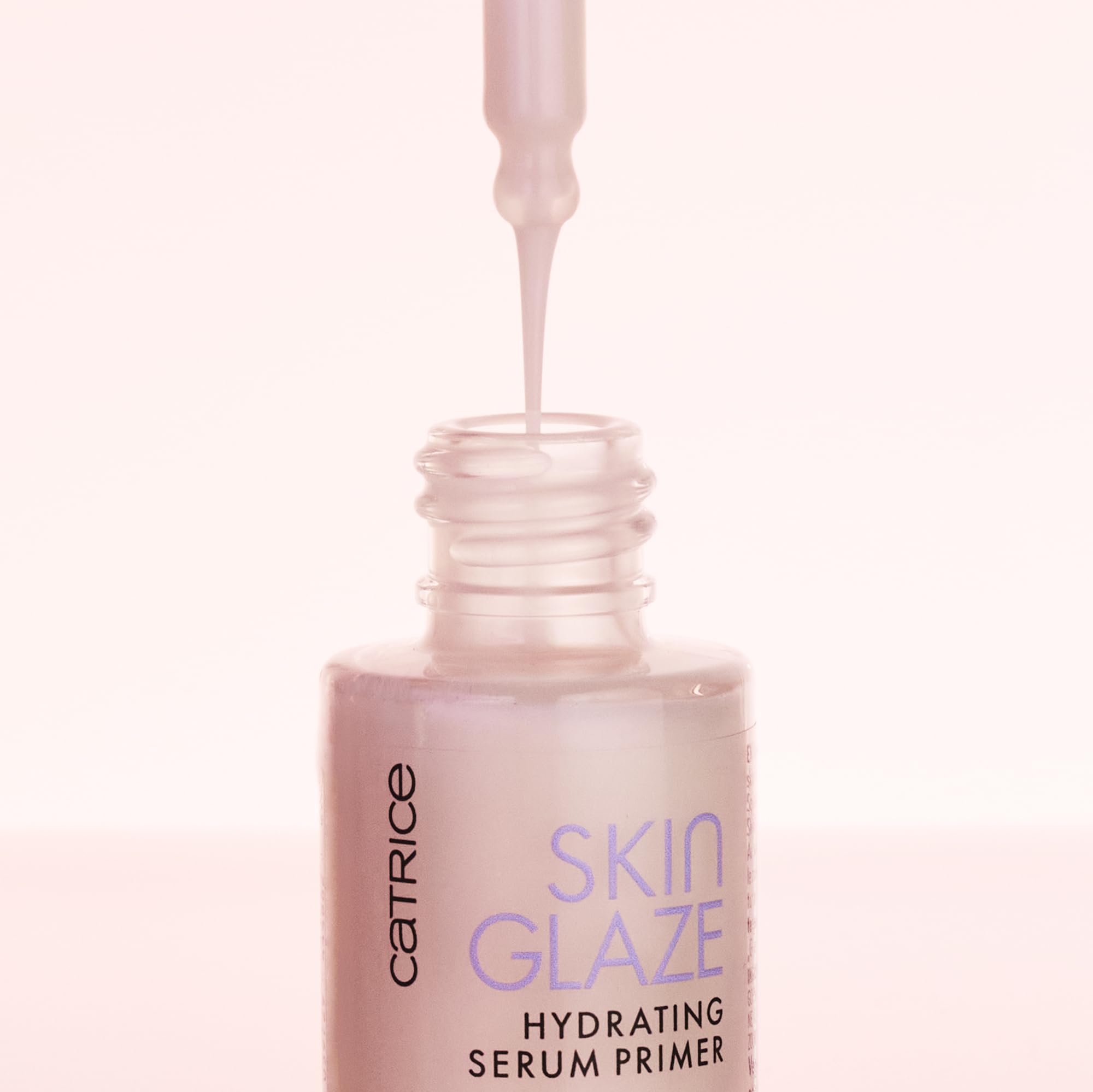 Textura ligera de Skin Glaze que se funde con la piel dejando brillo suave