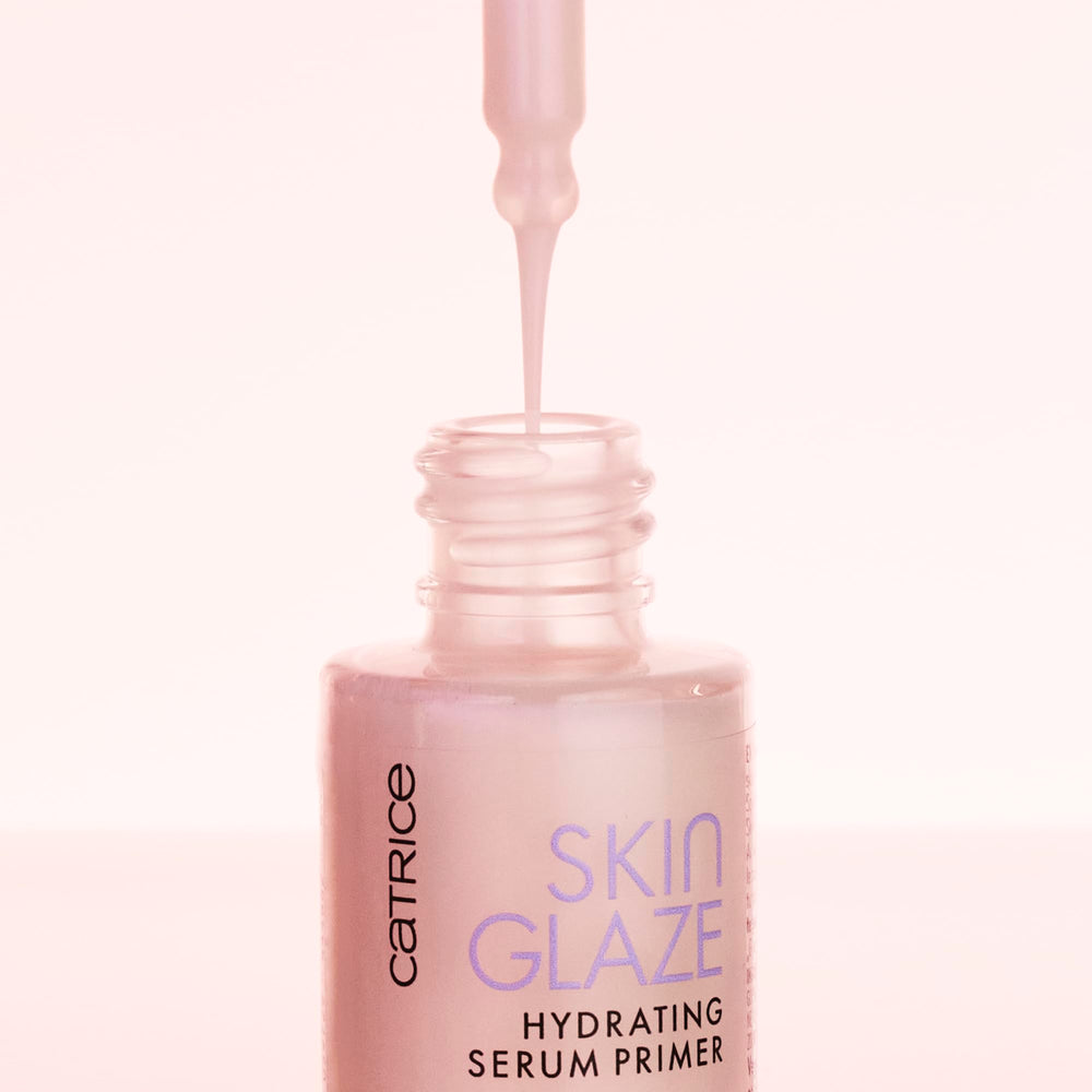 Textura ligera de Skin Glaze que se funde con la piel dejando brillo suave