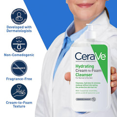 CeraVe limpiador hidratante crema-espuma aplicación en la mano para medir la dosis.
