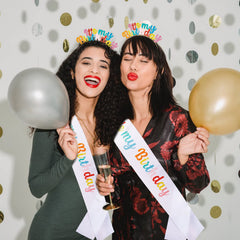 Chanaco faja de cumpleaños satinada, añade estilo al outfit.