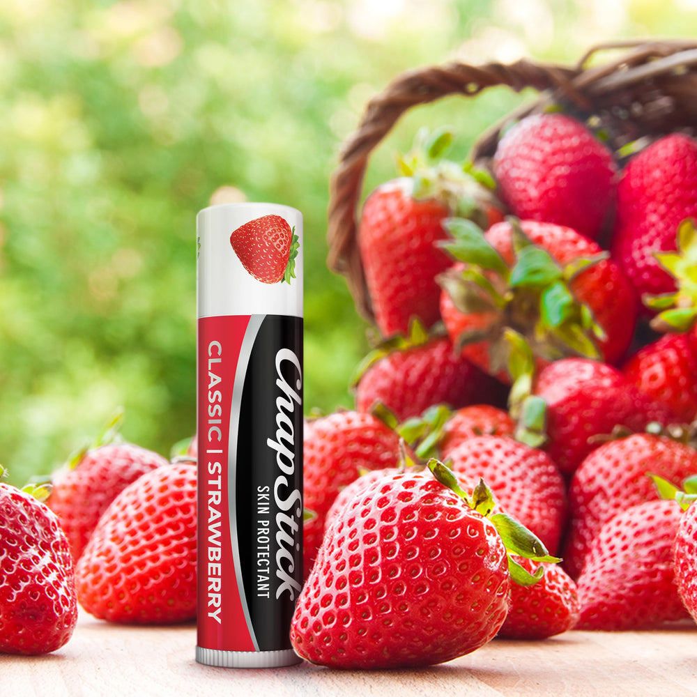 ChapStick Clásico Fresa, uso diario para labios suaves y confortables.