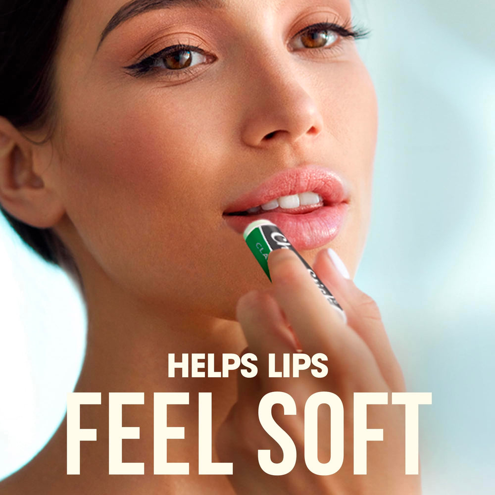 Envase compacto de ChapStick Classic Spearmint, ideal para viaje.