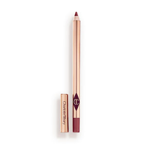 Delineador Lip Cheat de Charlotte Tilbury en tono nude-rosado para labios definidos.