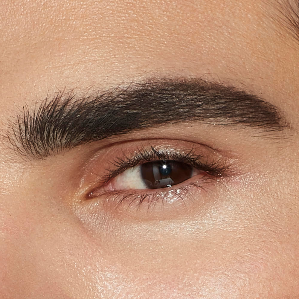 Resultado: cejas abundantes y definidas con efecto de supermodelo.