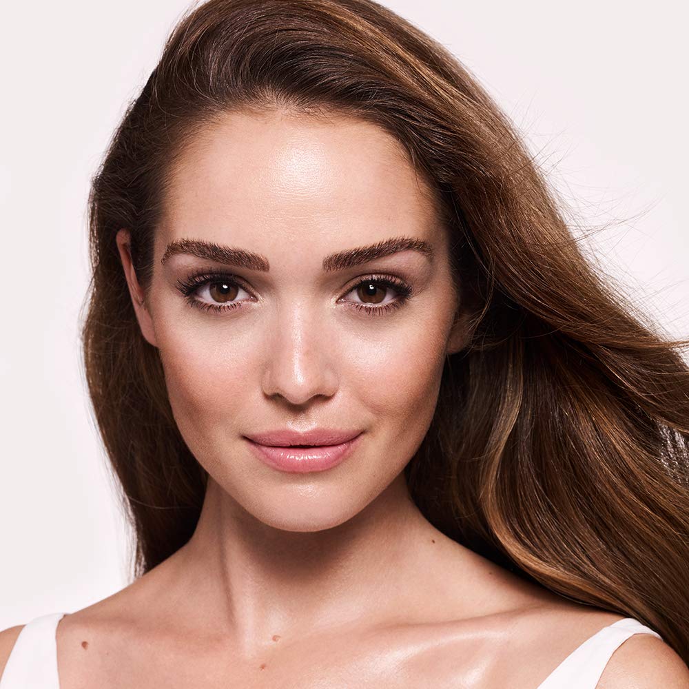 Este primer Wonderglow suaviza imperfecciones para un lienzo uniforme