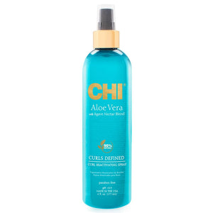 CHI Aloe Vera Curl Reactivating Spray con atomizador para definición de rizos duradera.