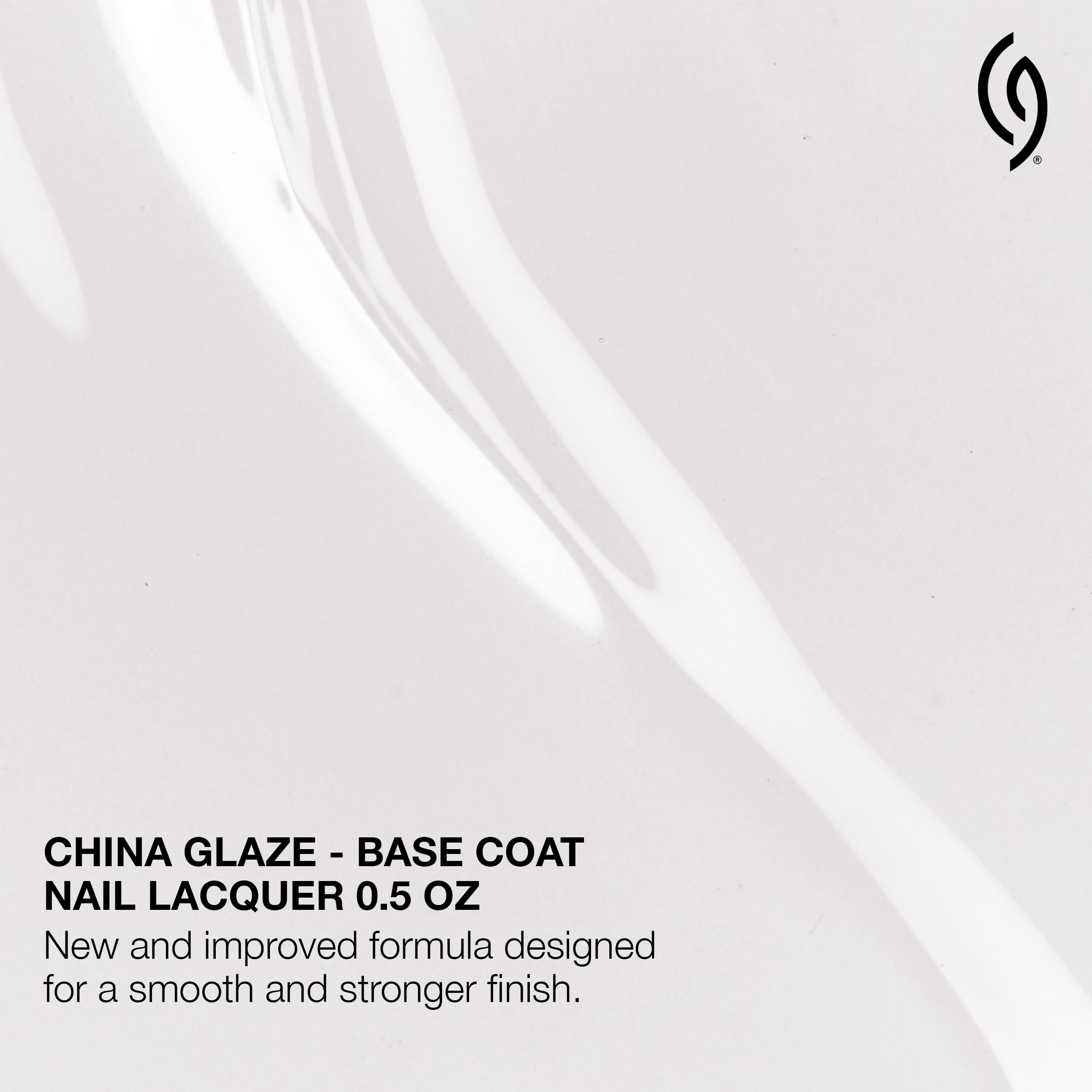 Base Coat de China Glaze aplicada de manera uniforme en la uña