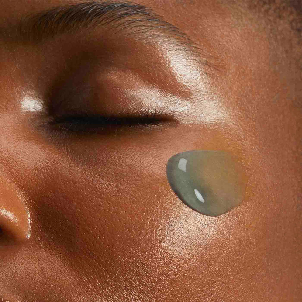 Sensación refrescante del gel frío de Clarins para las mañanas más revitalizantes.