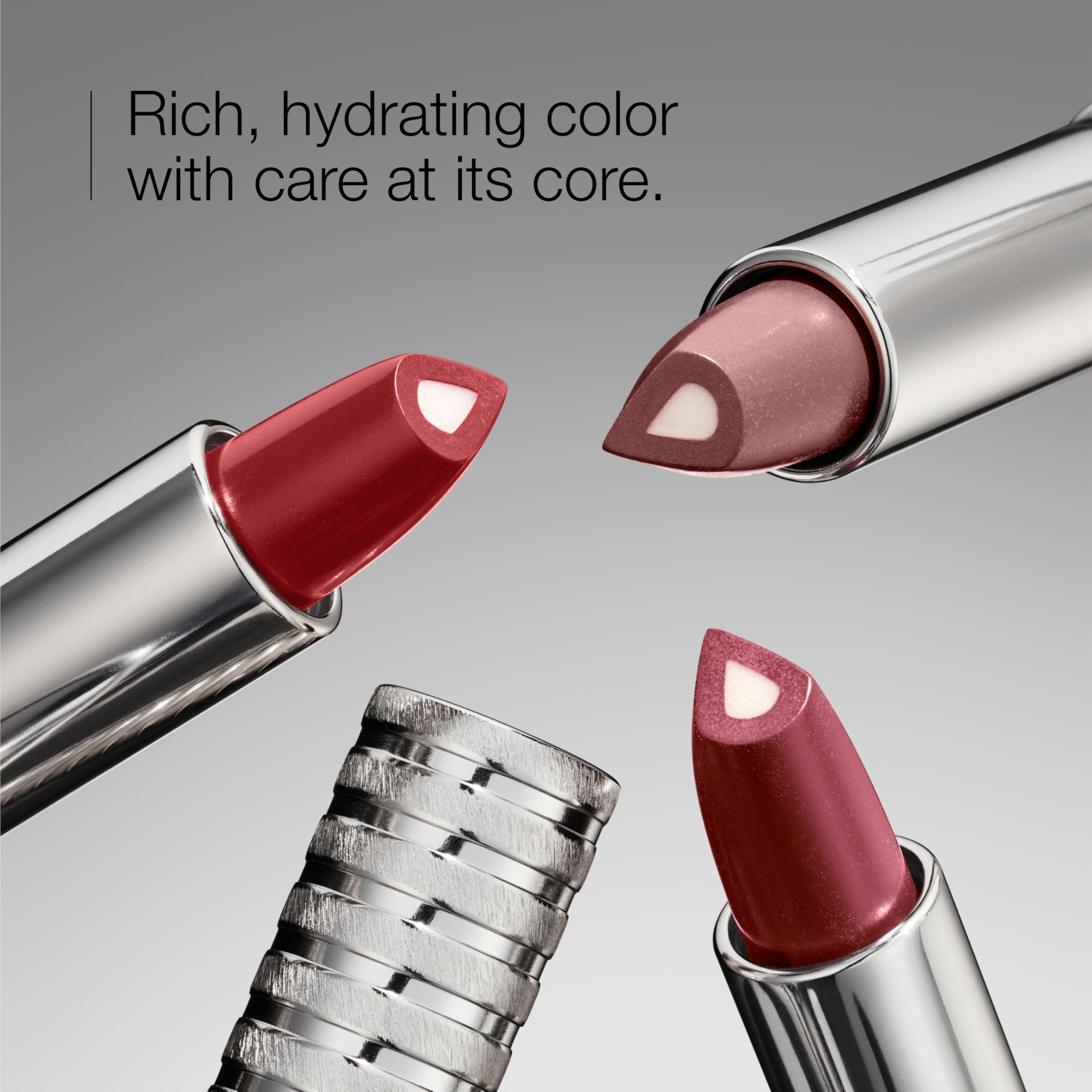Clinique Barra Labios Brillo Sutil aporta luminosidad sin peso.