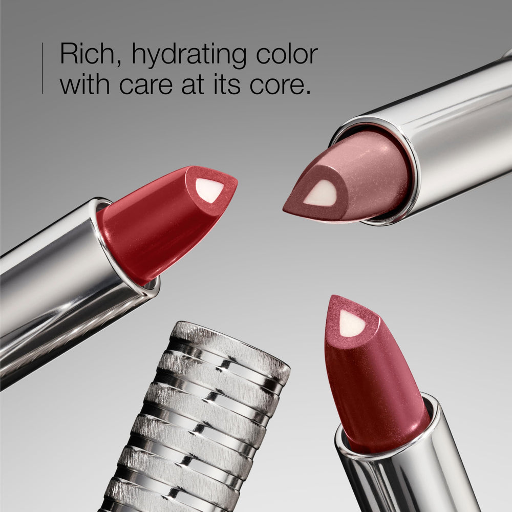 Clinique Barra Labios Brillo Sutil aporta luminosidad sin peso.