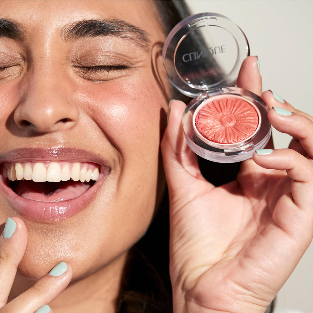 Clinique Cheek Pop Ginger Pop, acabado casi polvo para piel suave.