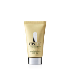 Botella de Clinique Dramatically Different Lotion+ muestra hidratación suave.
