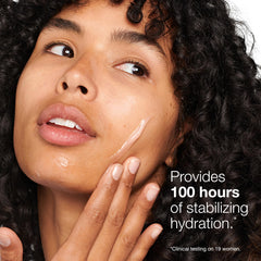 Clinique Moisture Surge 100H, aplicación rápida: hidrata en segundos para empezar el día.