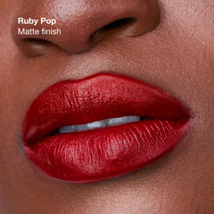 Clinique Pop labial acabado mate para color duradero.