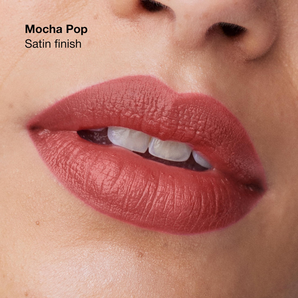 Clinique Pop Longwear Lipstick, acabado matte para color intenso y duradero.